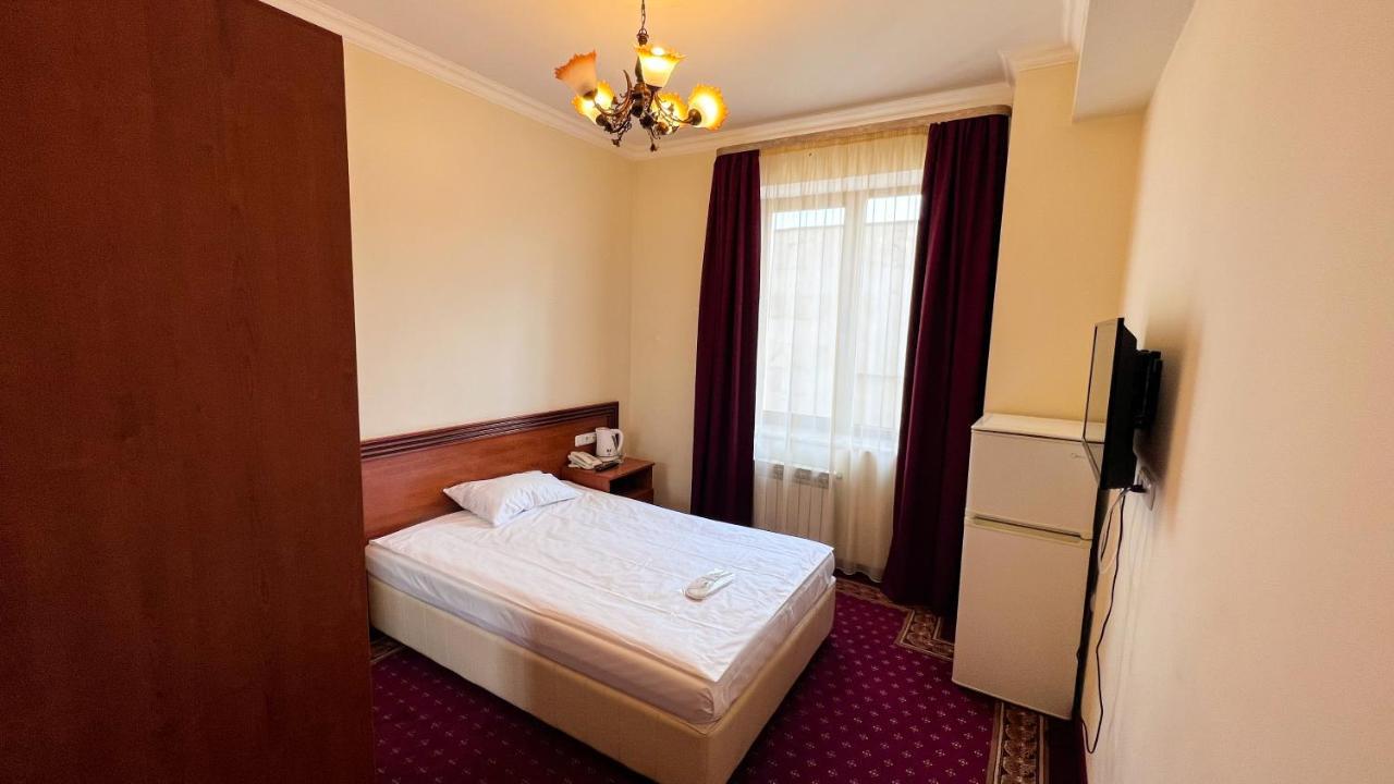 Olympavan Hotel Erevan Exterior foto