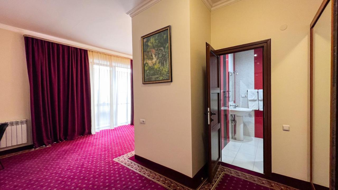 Olympavan Hotel Erevan Exterior foto