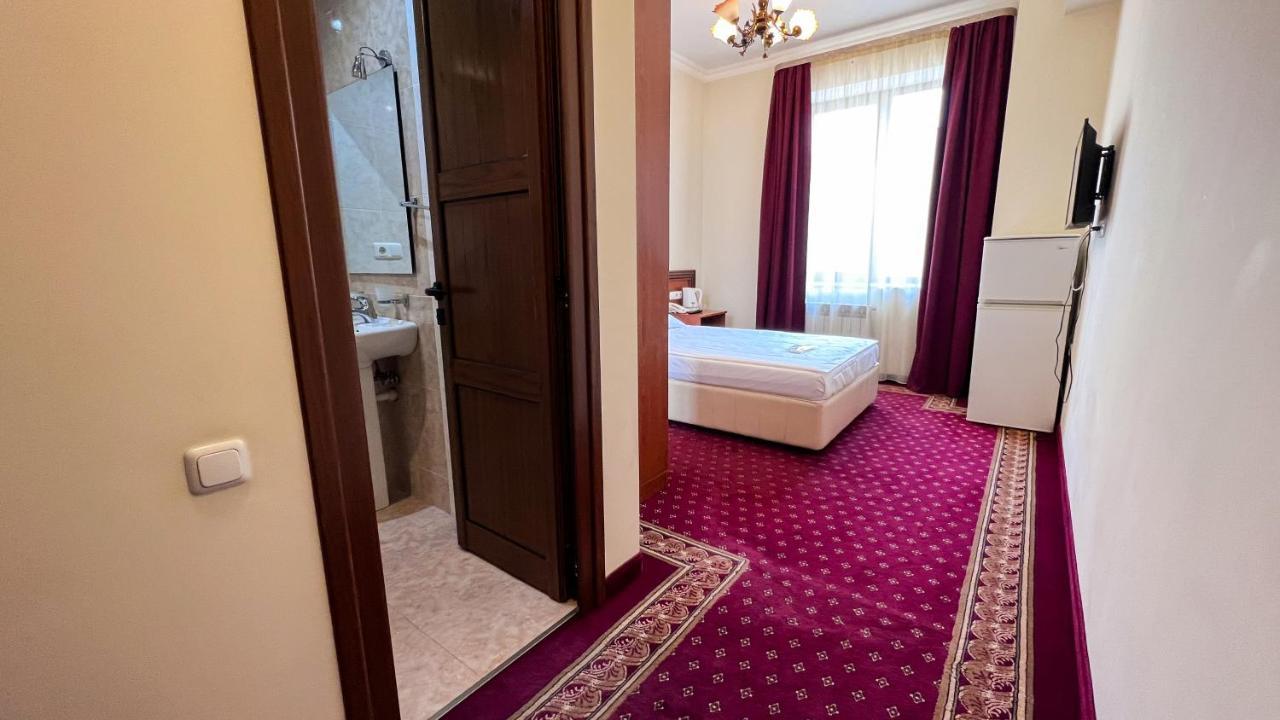 Olympavan Hotel Erevan Exterior foto